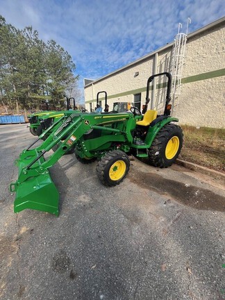  John Deere 4044M