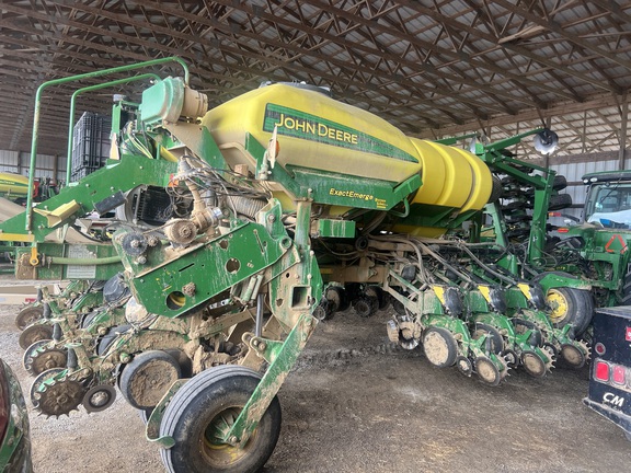 Photo of 2016 John Deere 1775NT