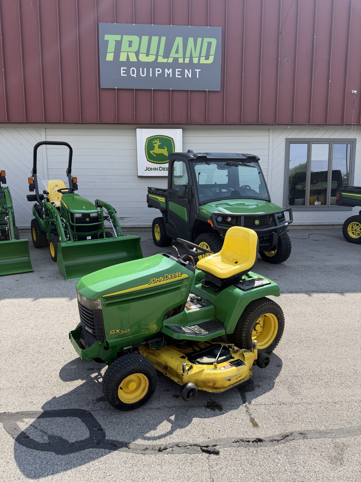2002 John Deere GX345 Image 1