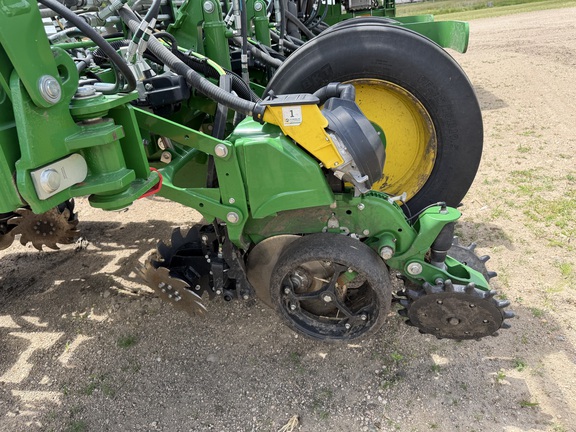 2024 John Deere 1775NT - Photo13
