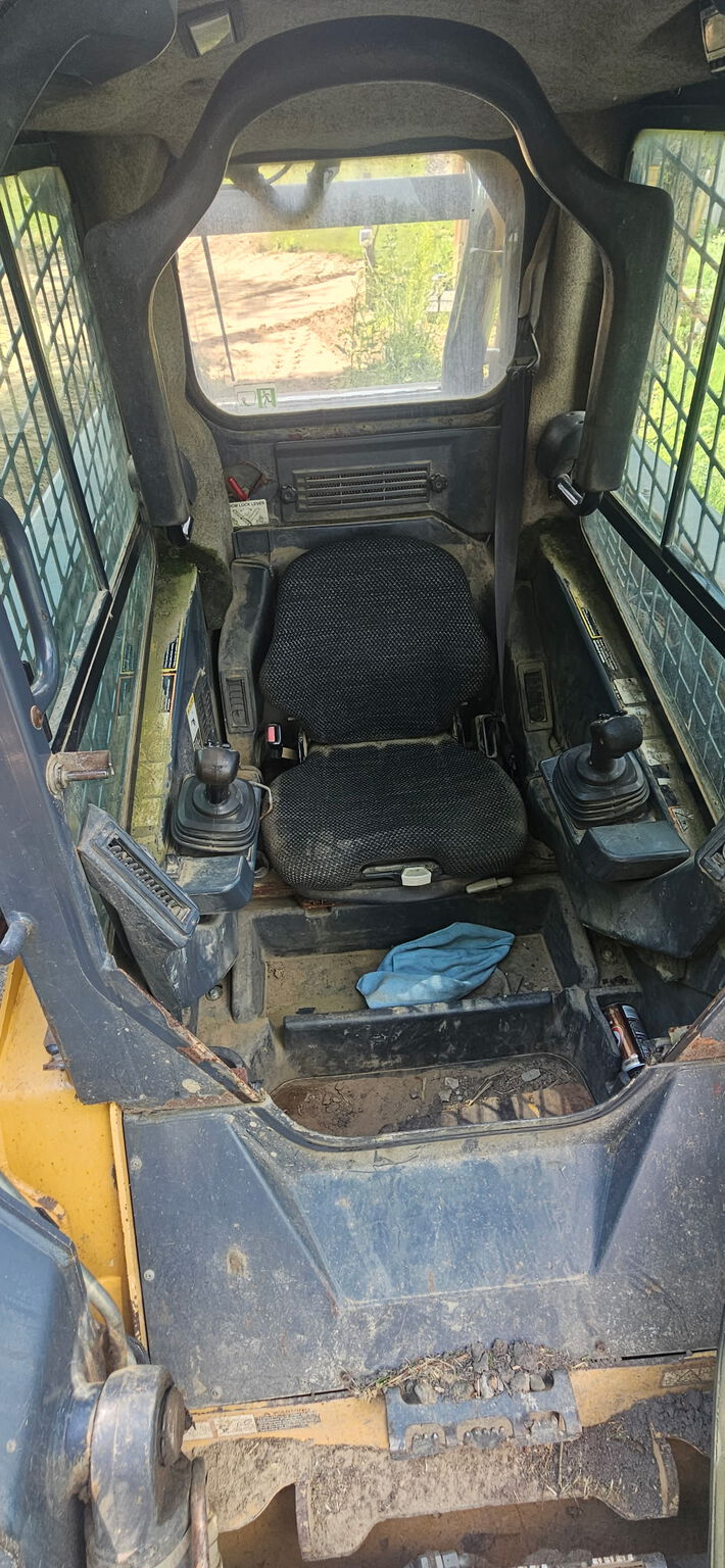 2013 John Deere 333E Image 6