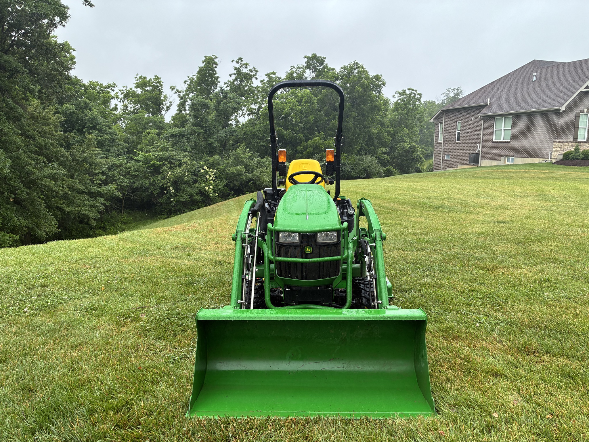 Used 2019 John Deere 1025R Compact Utility Tractors at Koenig Equipment in Lebanon, OH - PhotoXL2