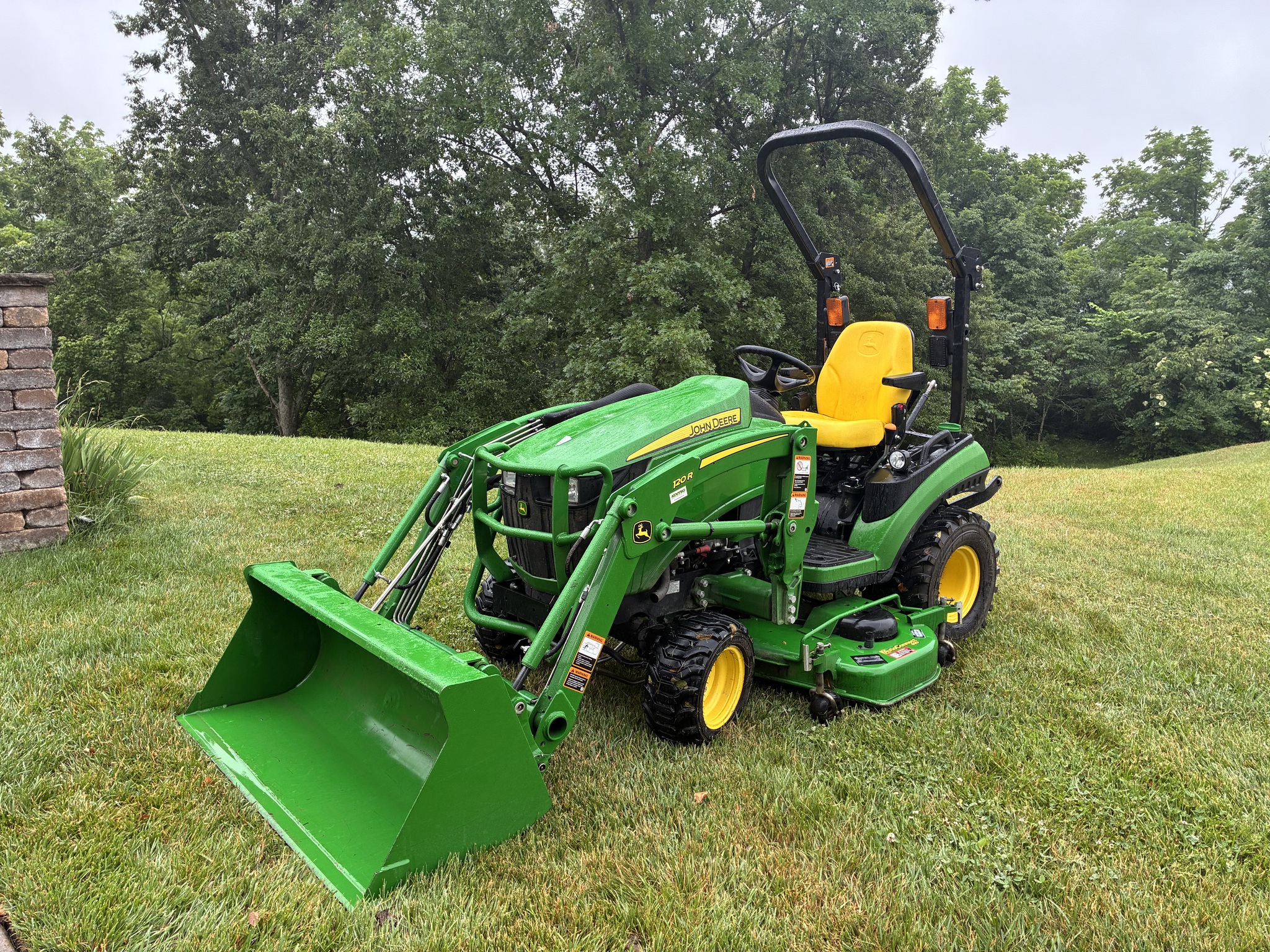 Used 2019 John Deere 1025R Compact Utility Tractors at Koenig Equipment in Lebanon, OH - PhotoXL0