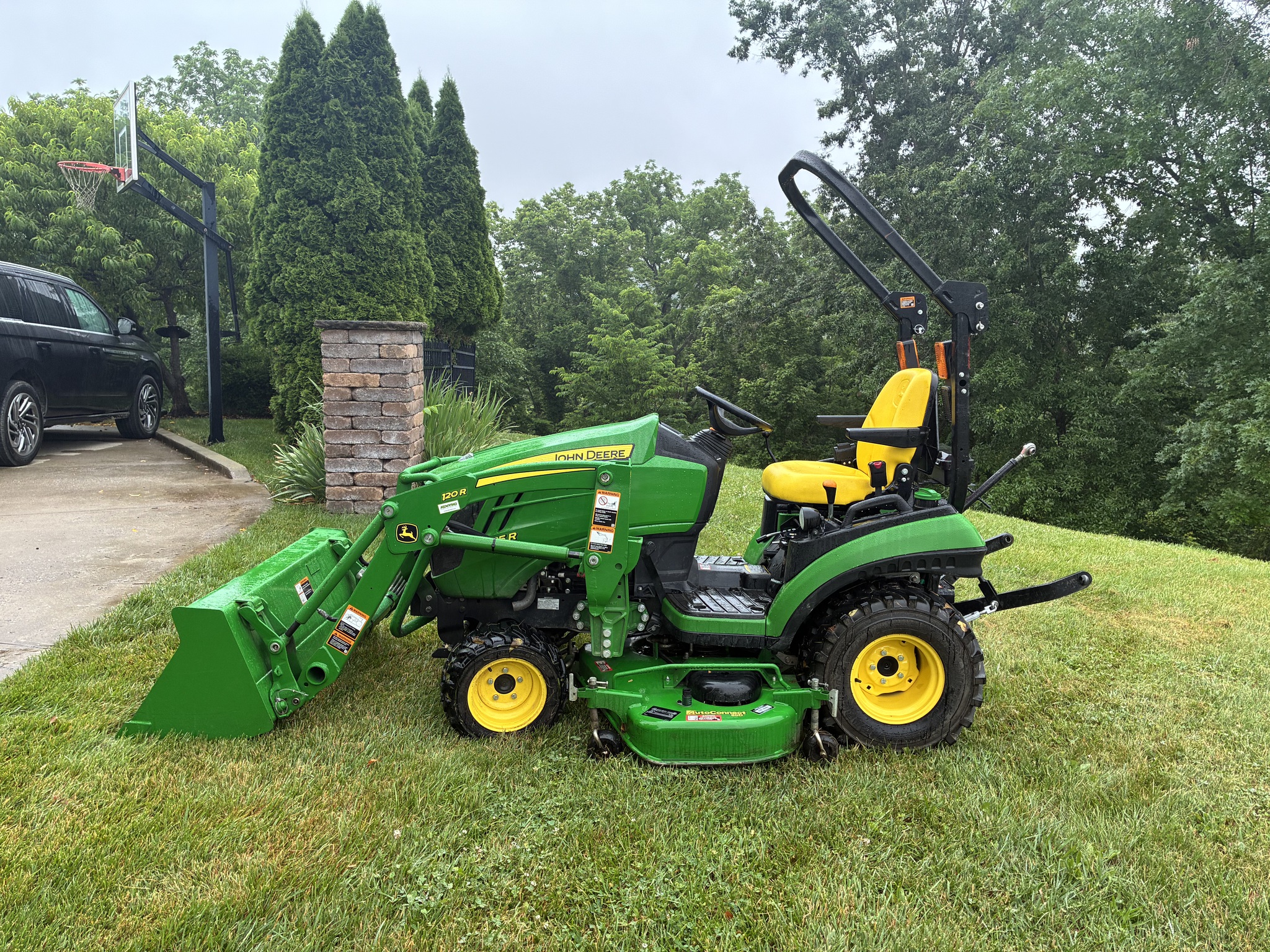 Used 2019 John Deere 1025R Compact Utility Tractors at Koenig Equipment in Lebanon, OH - PhotoXL1