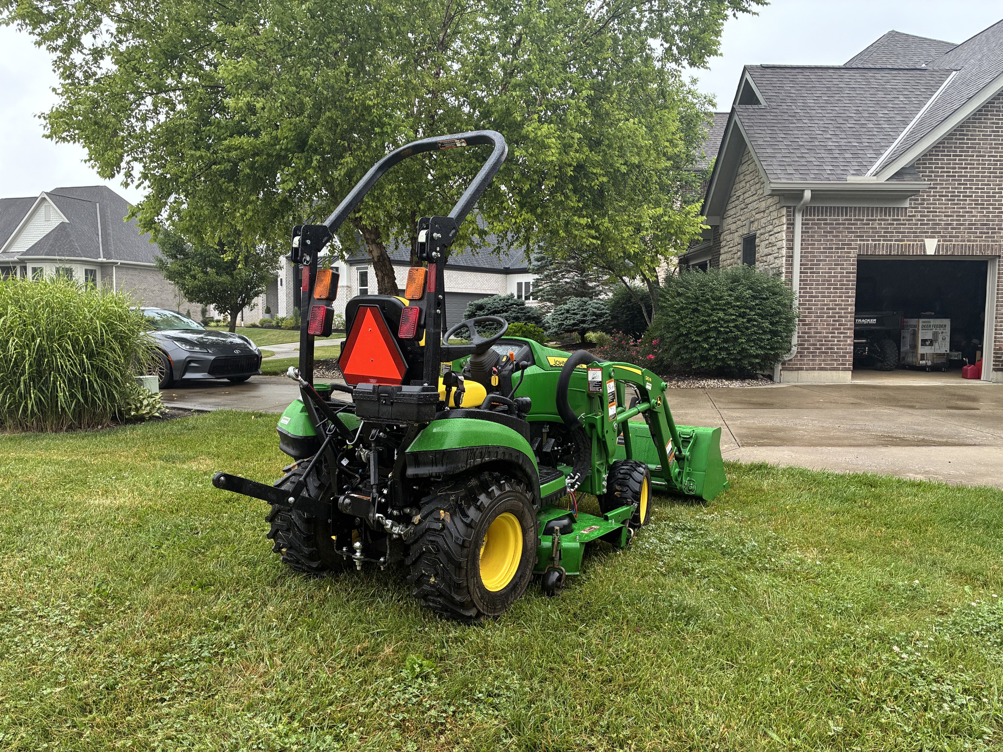 Used 2019 John Deere 1025R Compact Utility Tractors at Koenig Equipment in Lebanon, OH - PhotoXL32