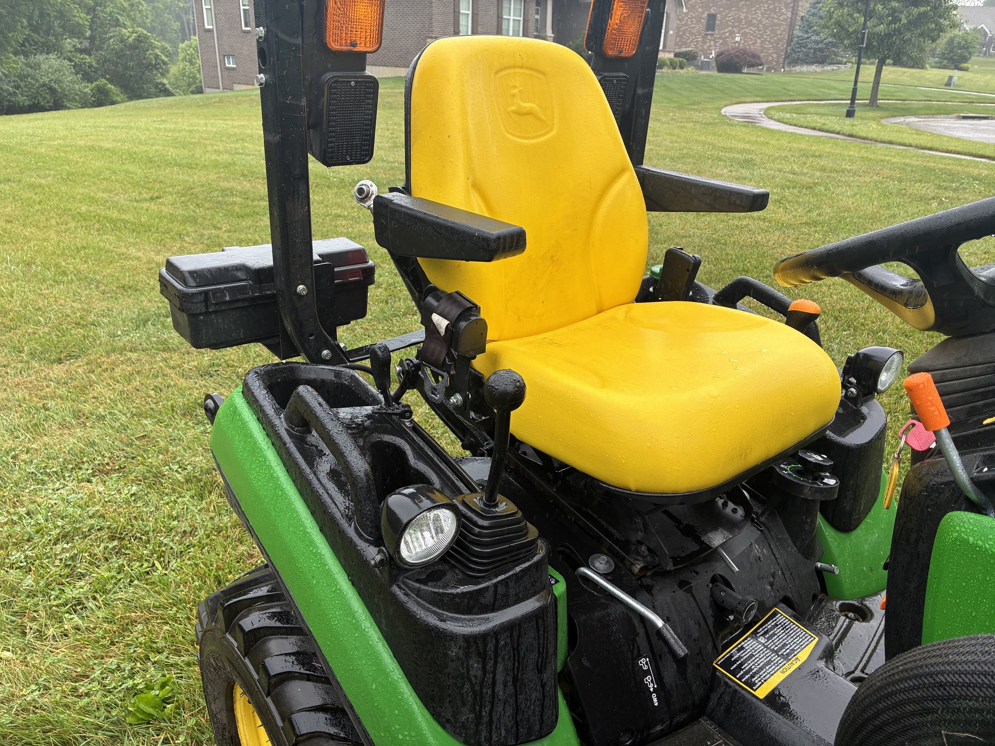 Used 2019 John Deere 1025R Compact Utility Tractors at Koenig Equipment in Lebanon, OH - PhotoXL8