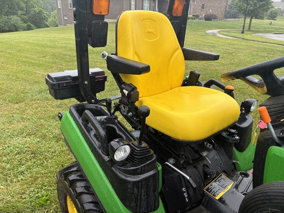 Used 2019 John Deere 1025R Compact Utility Tractors at Koenig Equipment in Lebanon, OH - Photo8