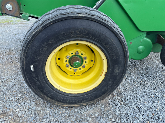 2000 John Deere 557