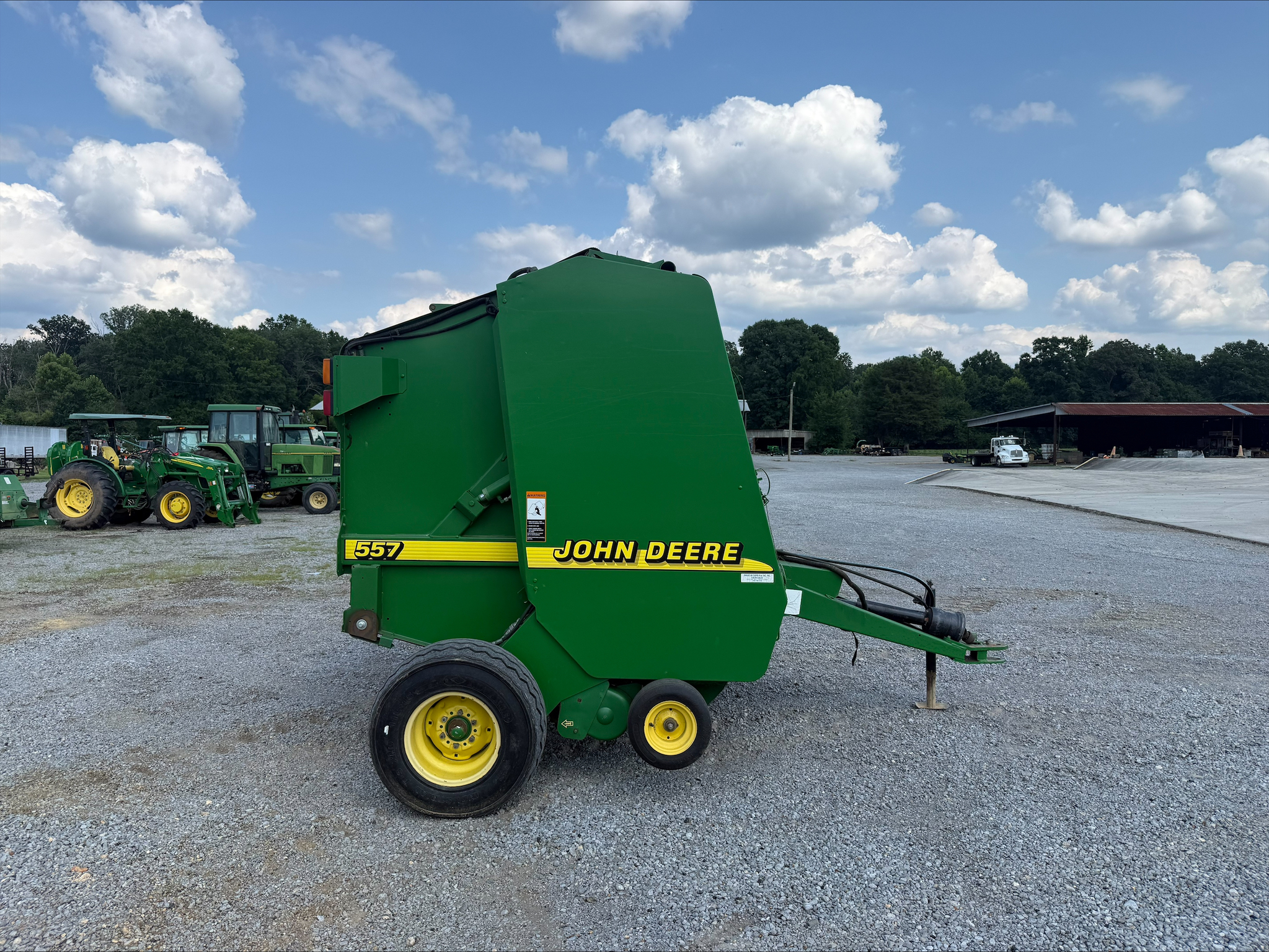 2000 John Deere 557