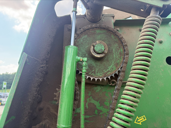 2000 John Deere 557