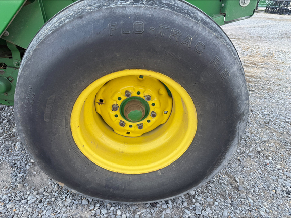 2000 John Deere 557