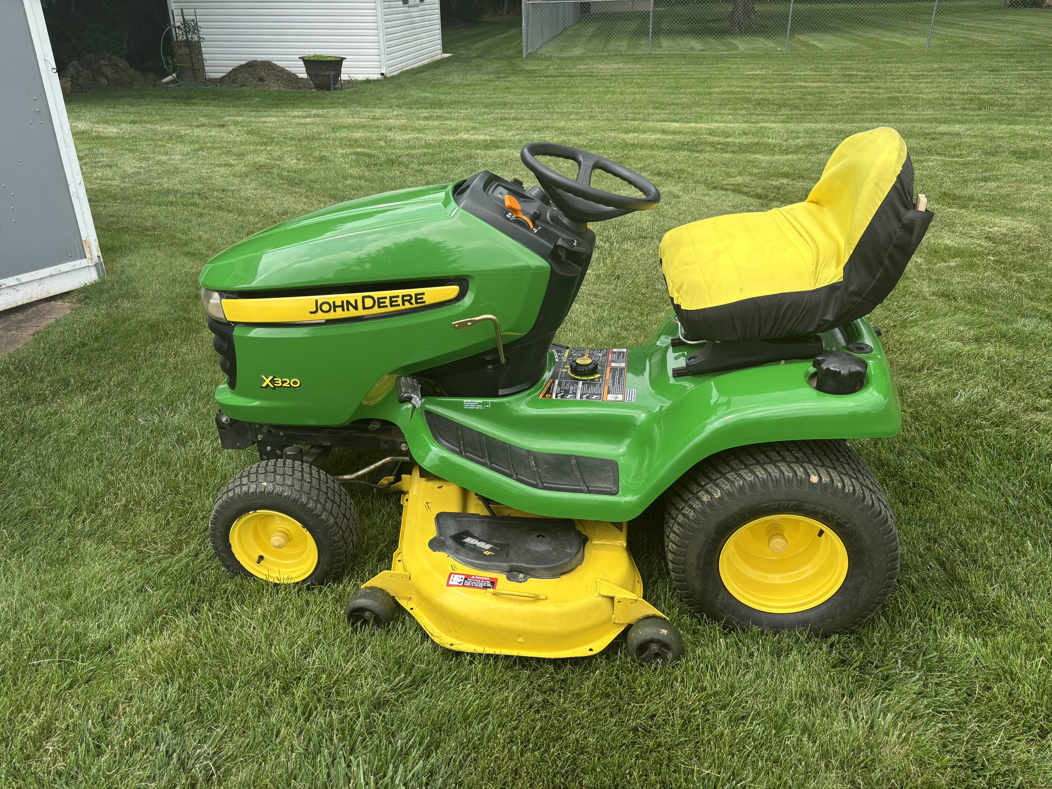 Used 2007 John Deere X320 Lawn & Garden Tractors at Koenig Equipment in Urbana, OH - PhotoXL1