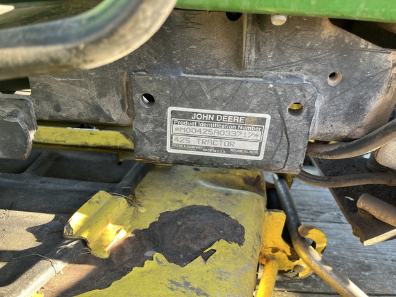 Photo of 1994 John Deere 425
