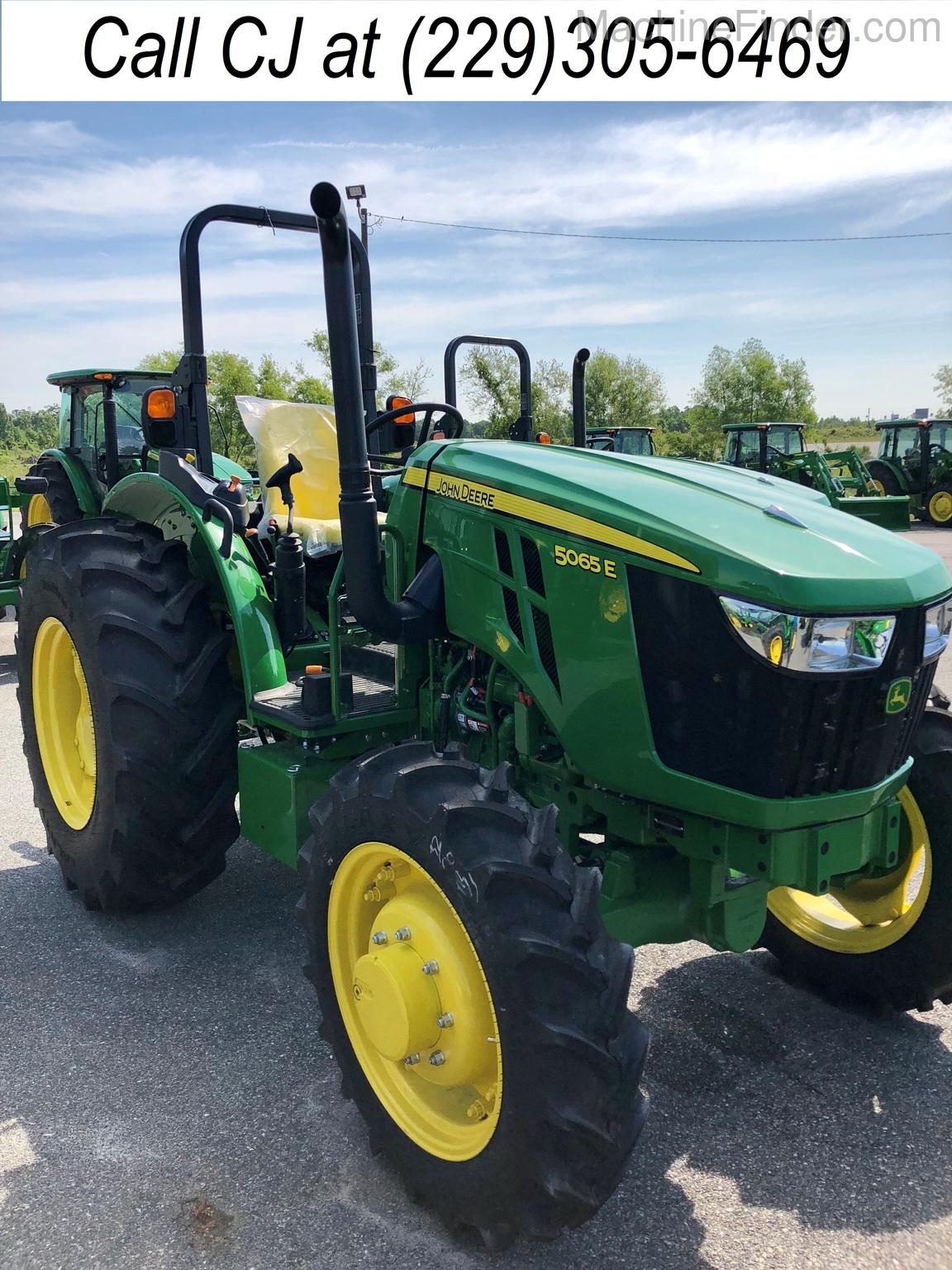 2020 John Deere 5065E Image 2