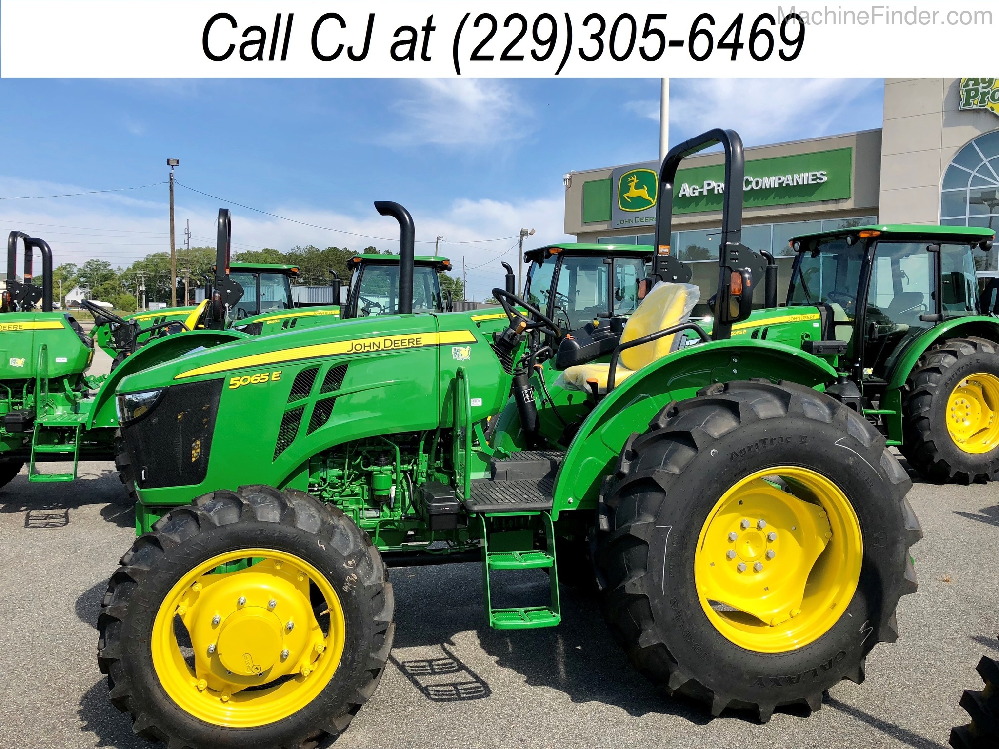 2020 John Deere 5065E Image 3