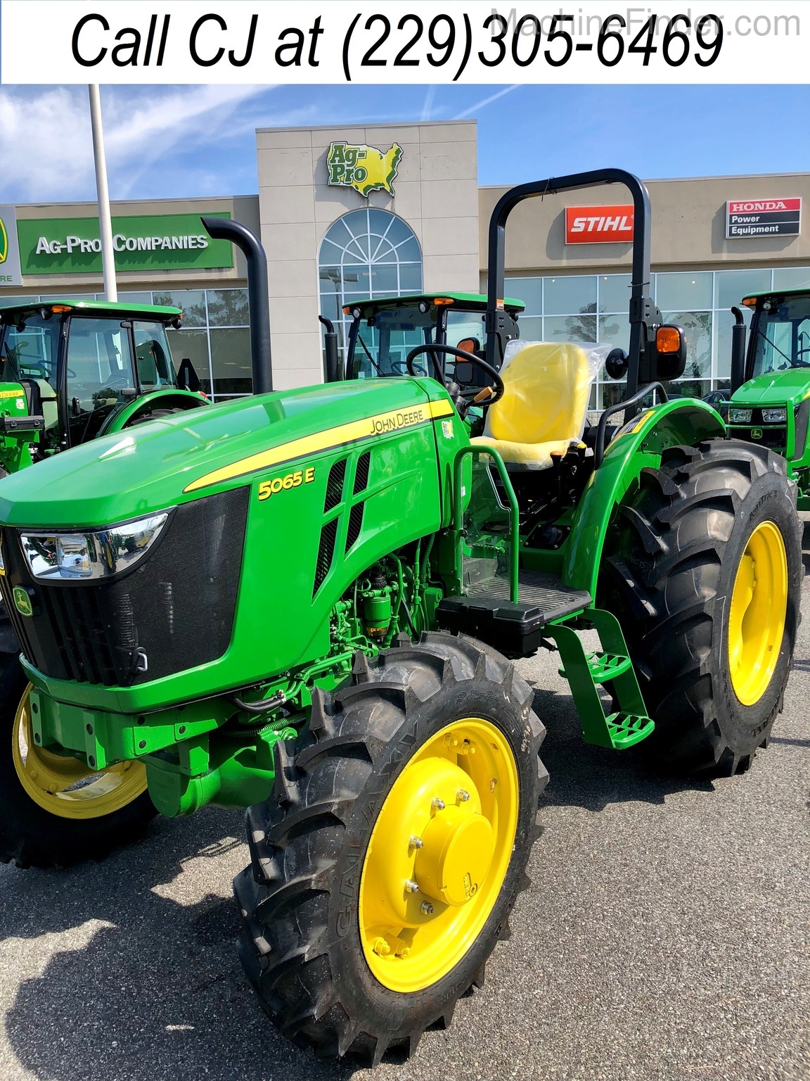 2020 John Deere 5065E Image 4