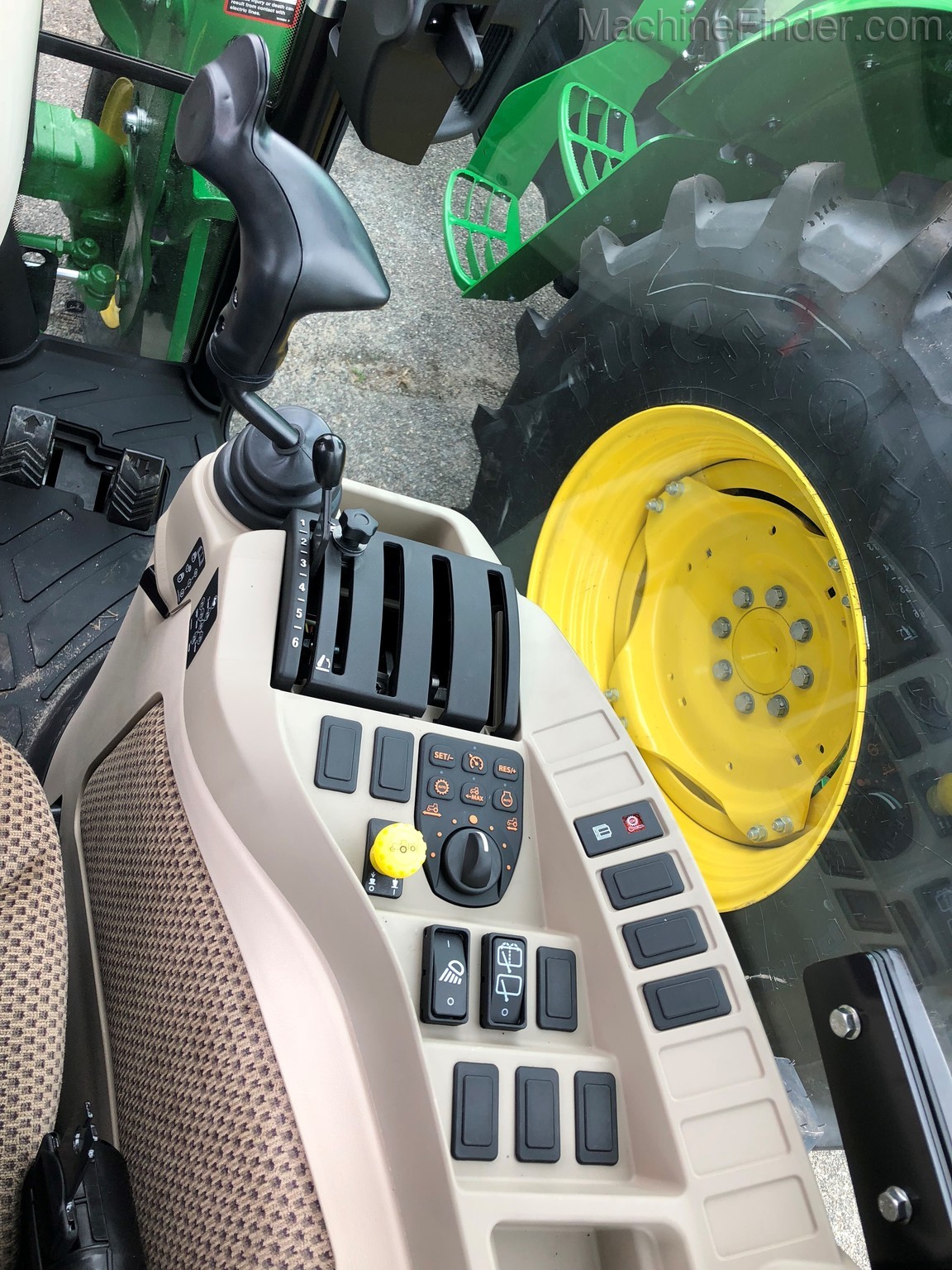 2020 John Deere 4066R Cab Image 11