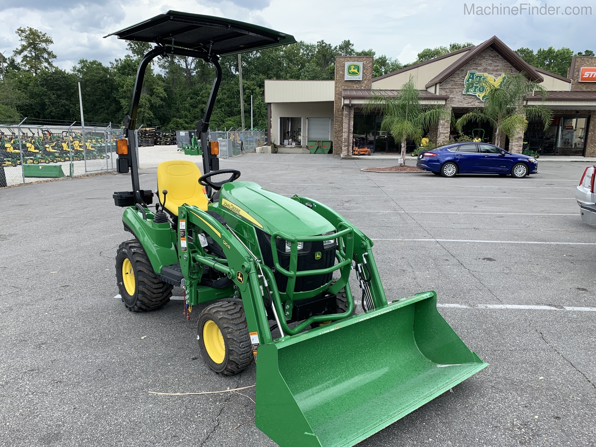 2020 John Deere 1023E Image 2