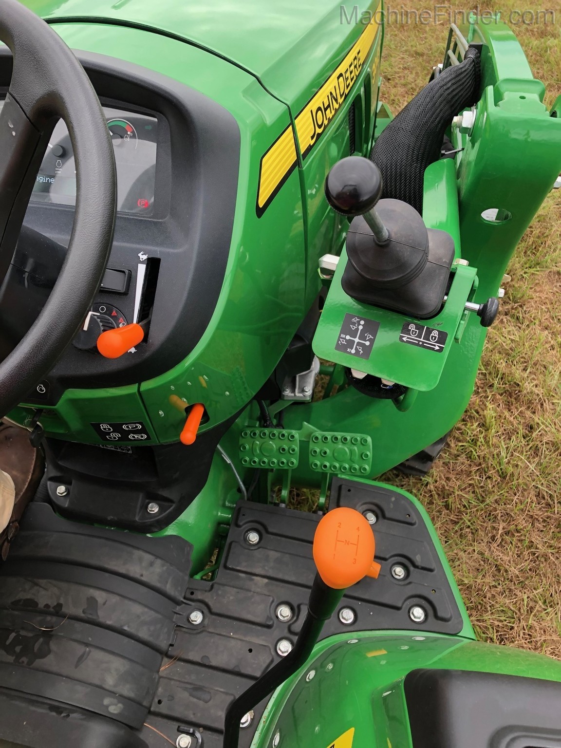 2020 John Deere 3043D Image 8