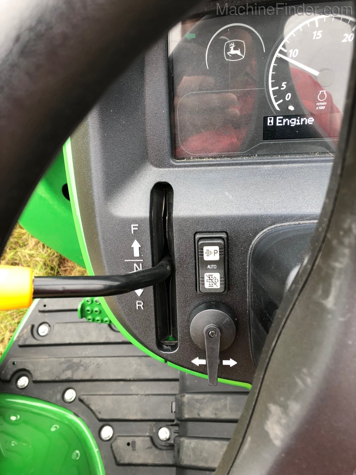 2020 John Deere 3043D Image 9