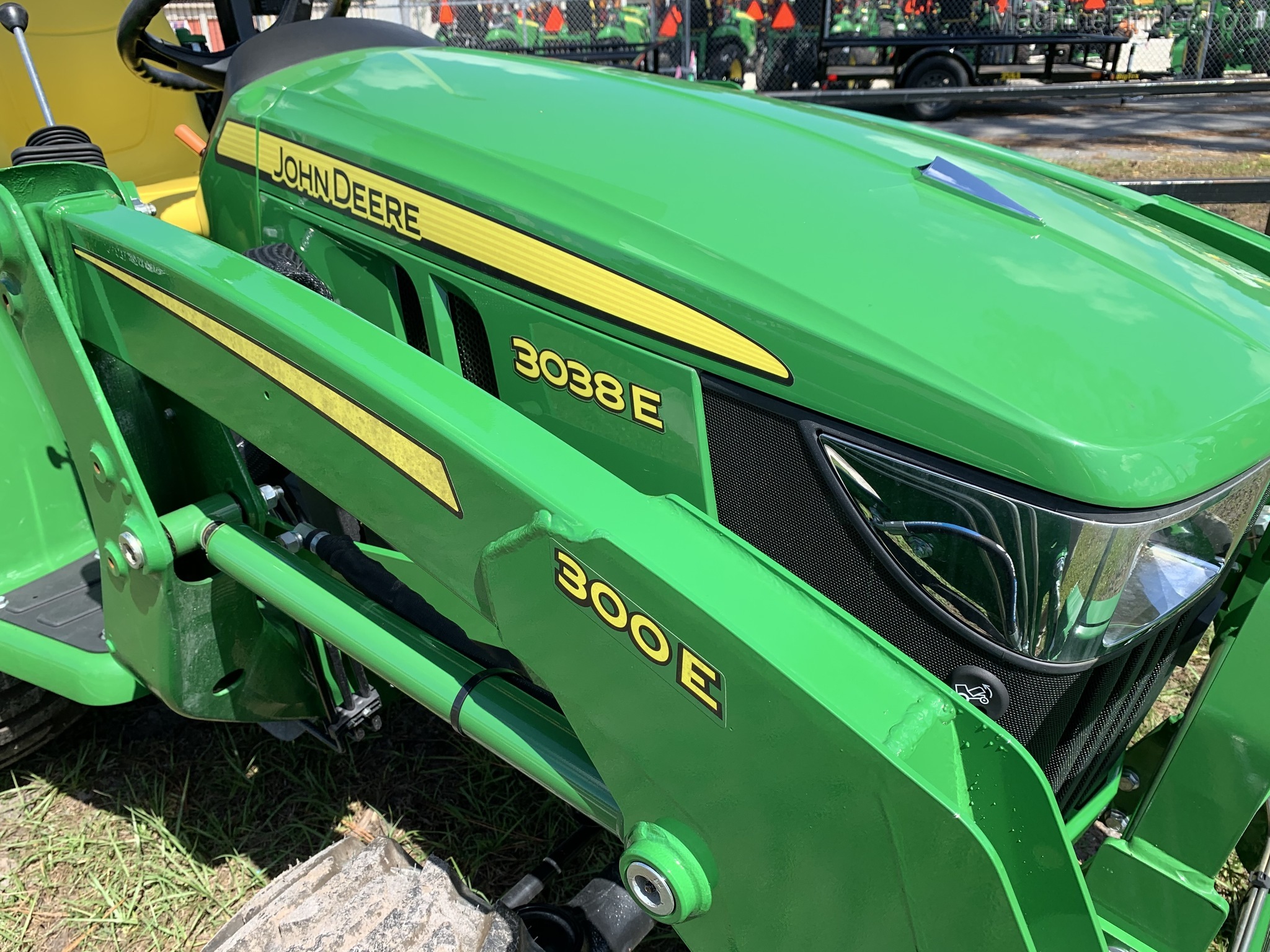 2020 John Deere 3038E Image 3