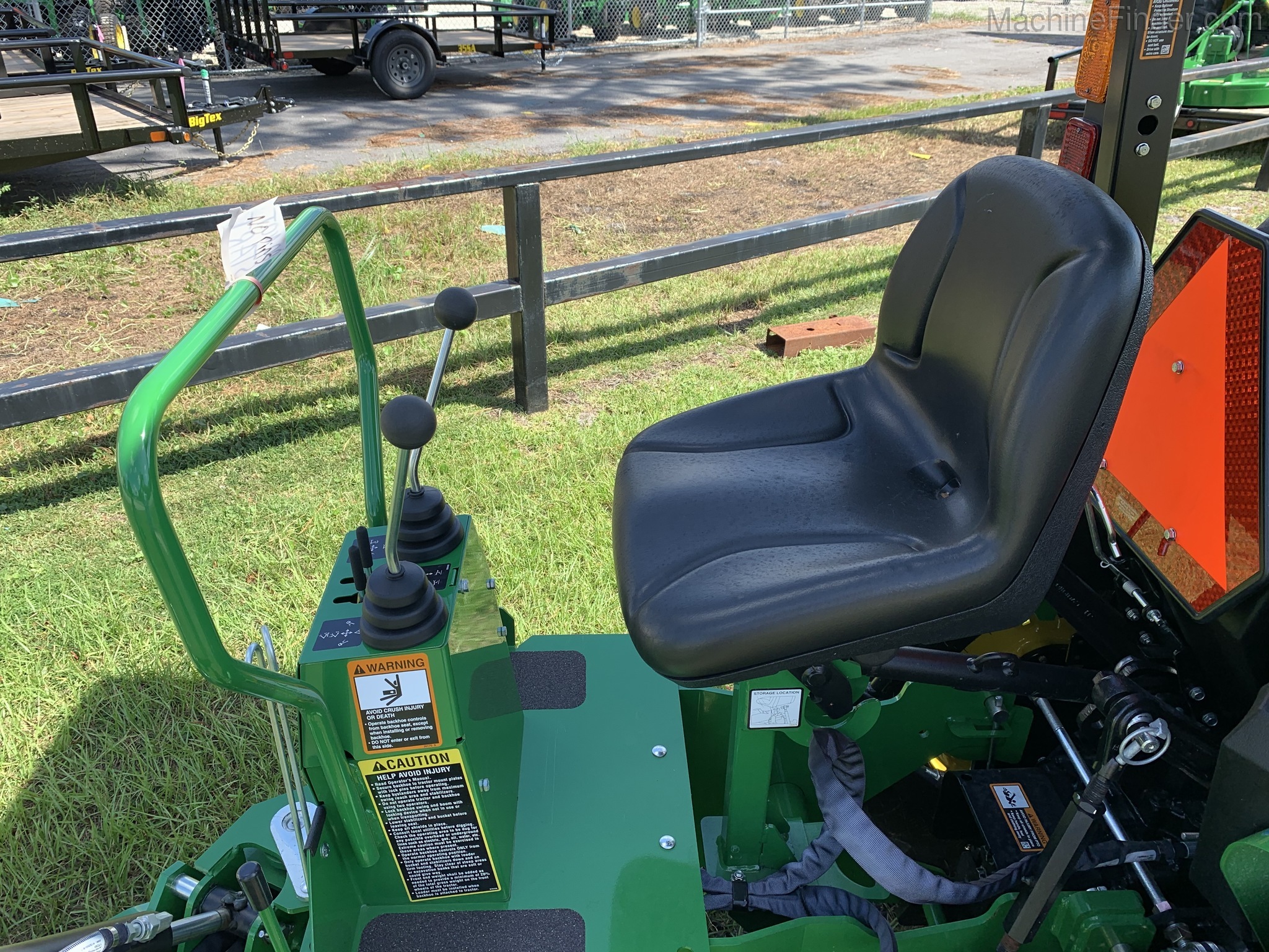 2020 John Deere 3038E Image 6