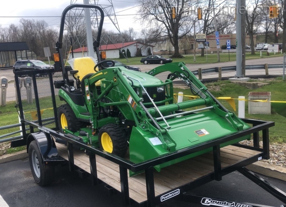 2020 John Deere 1025R Image 1