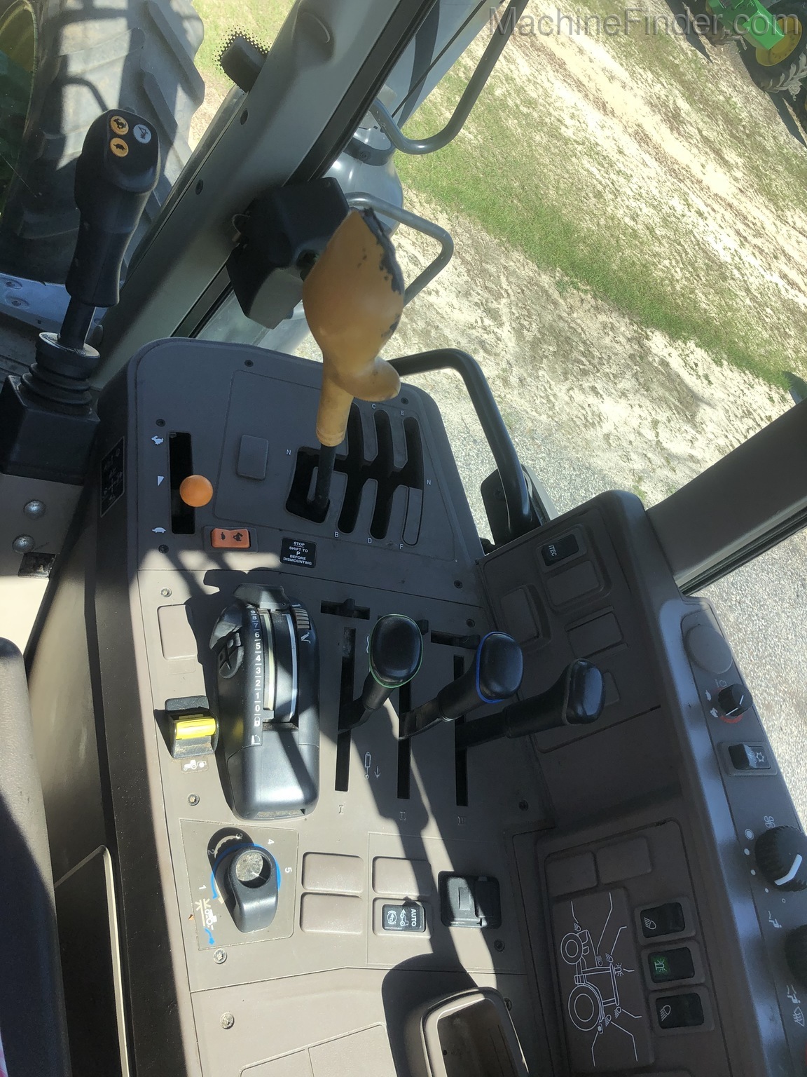 2016 John Deere 6155M Image 6