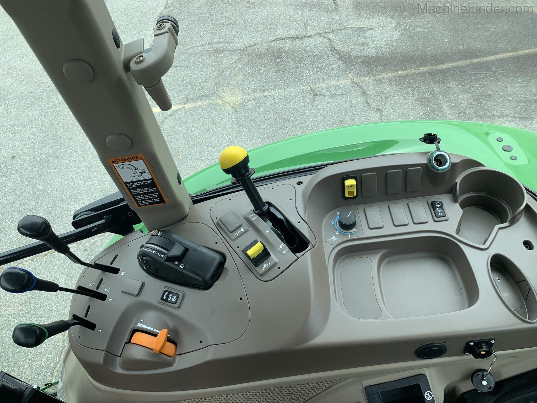 2020 John Deere 5090M Image 12