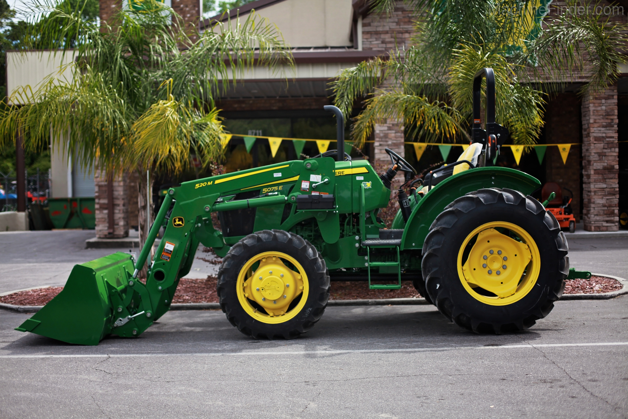 2020 John Deere 5075E Image 2