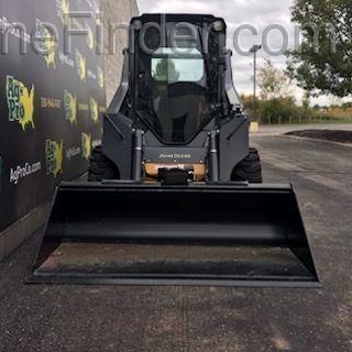 2018 John Deere 318G Image 2