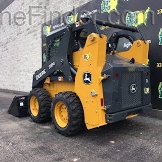 2018 John Deere 318G Image 4