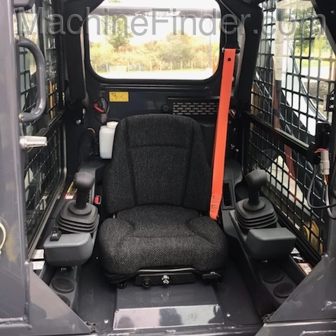 2018 John Deere 318G Image 9