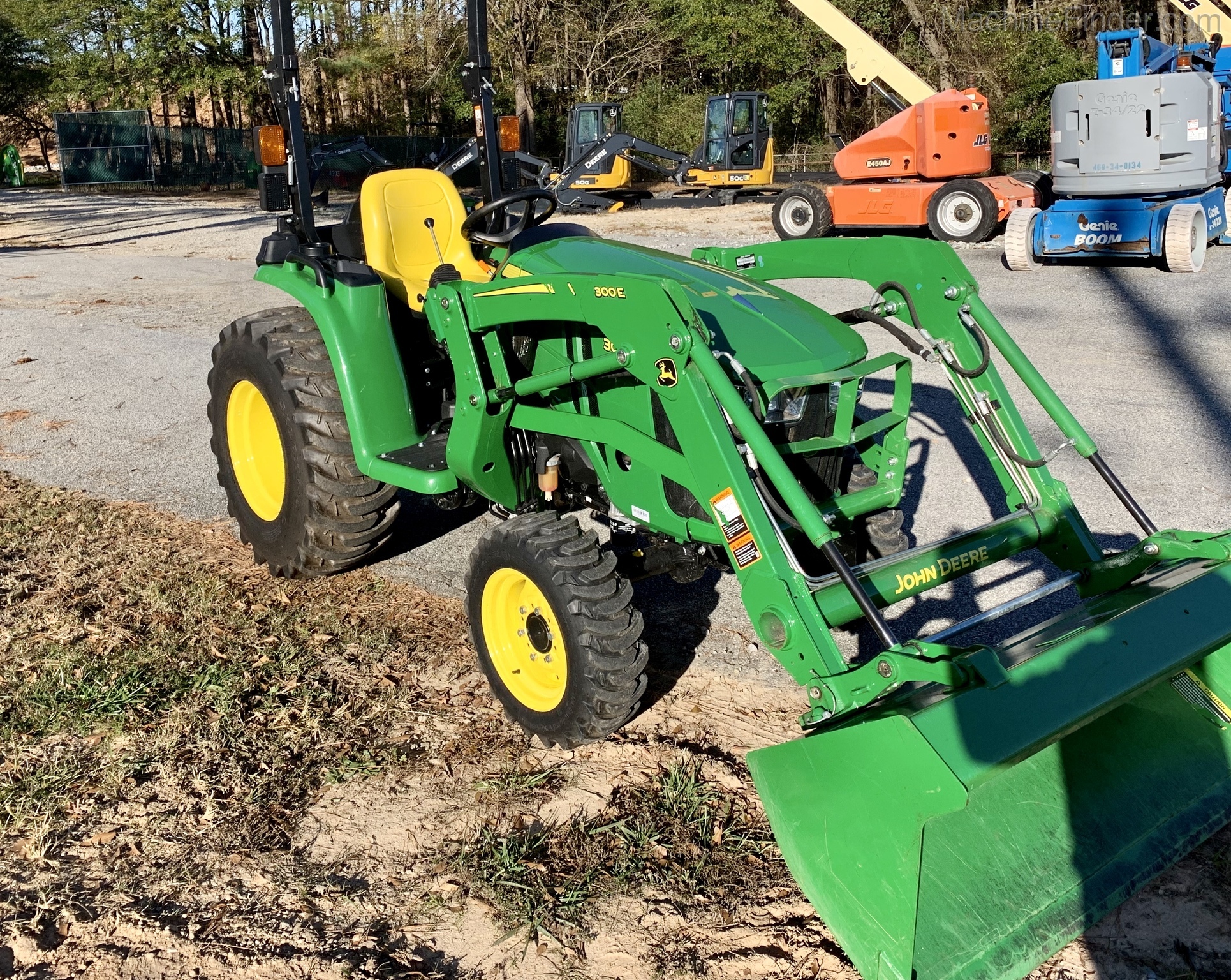 2018 John Deere 3038E Image 1
