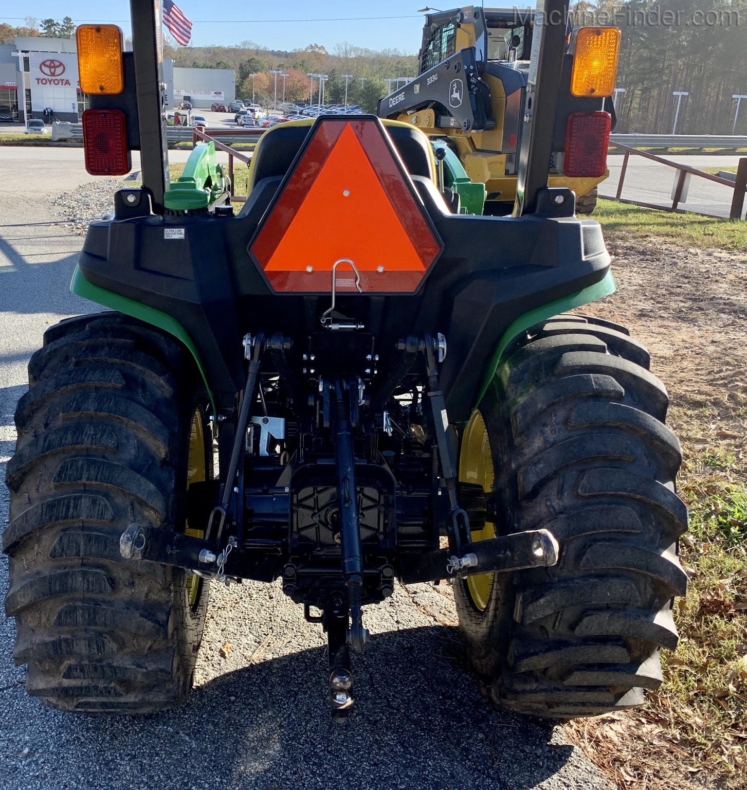 2018 John Deere 3038E Image 4
