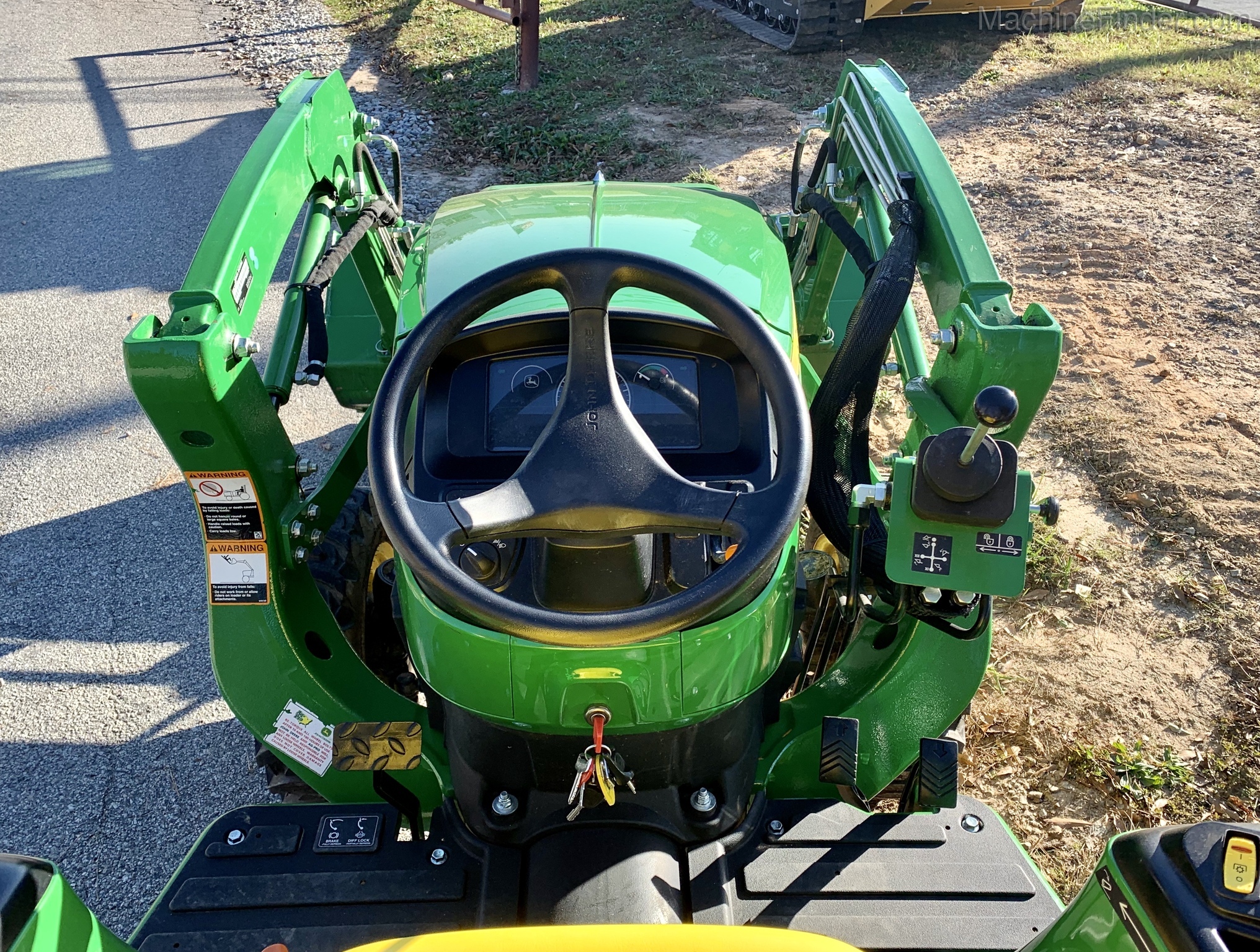 2018 John Deere 3038E Image 5