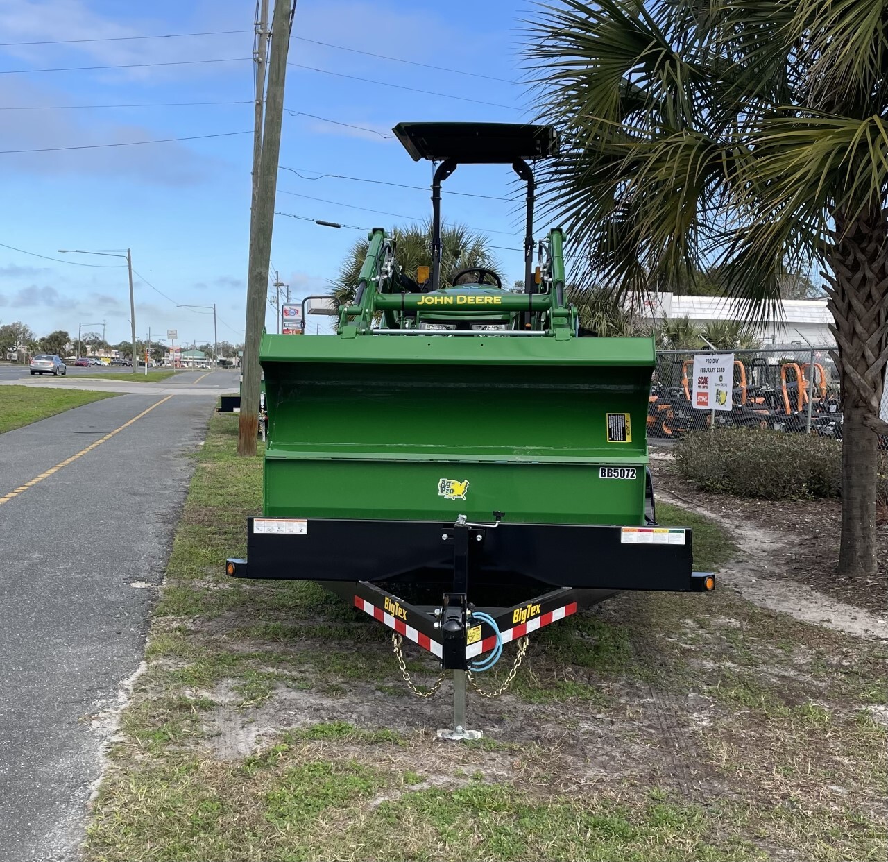 2023 John Deere 4044M Image 3