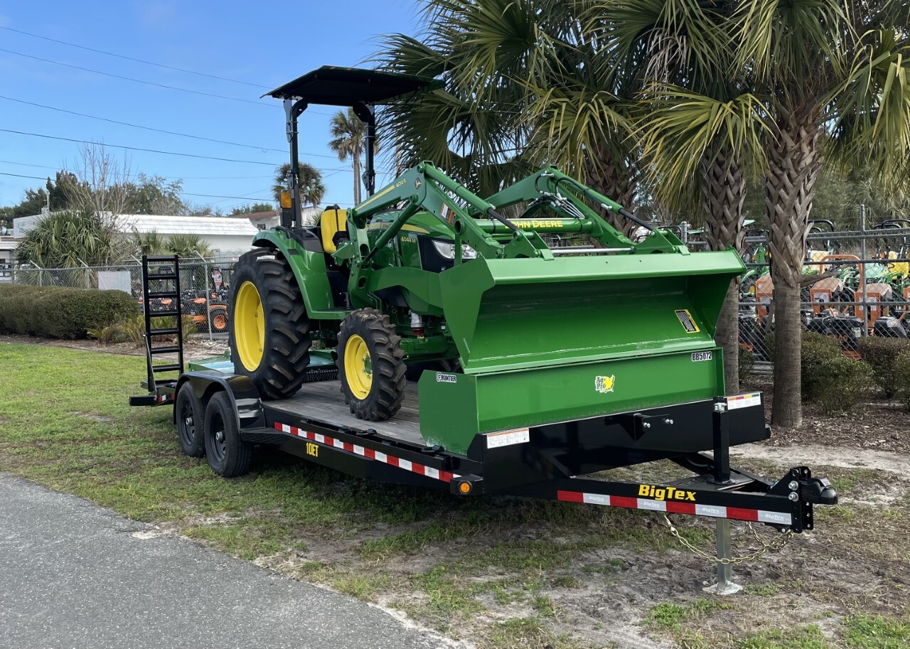 2023 John Deere 4044M Image 4
