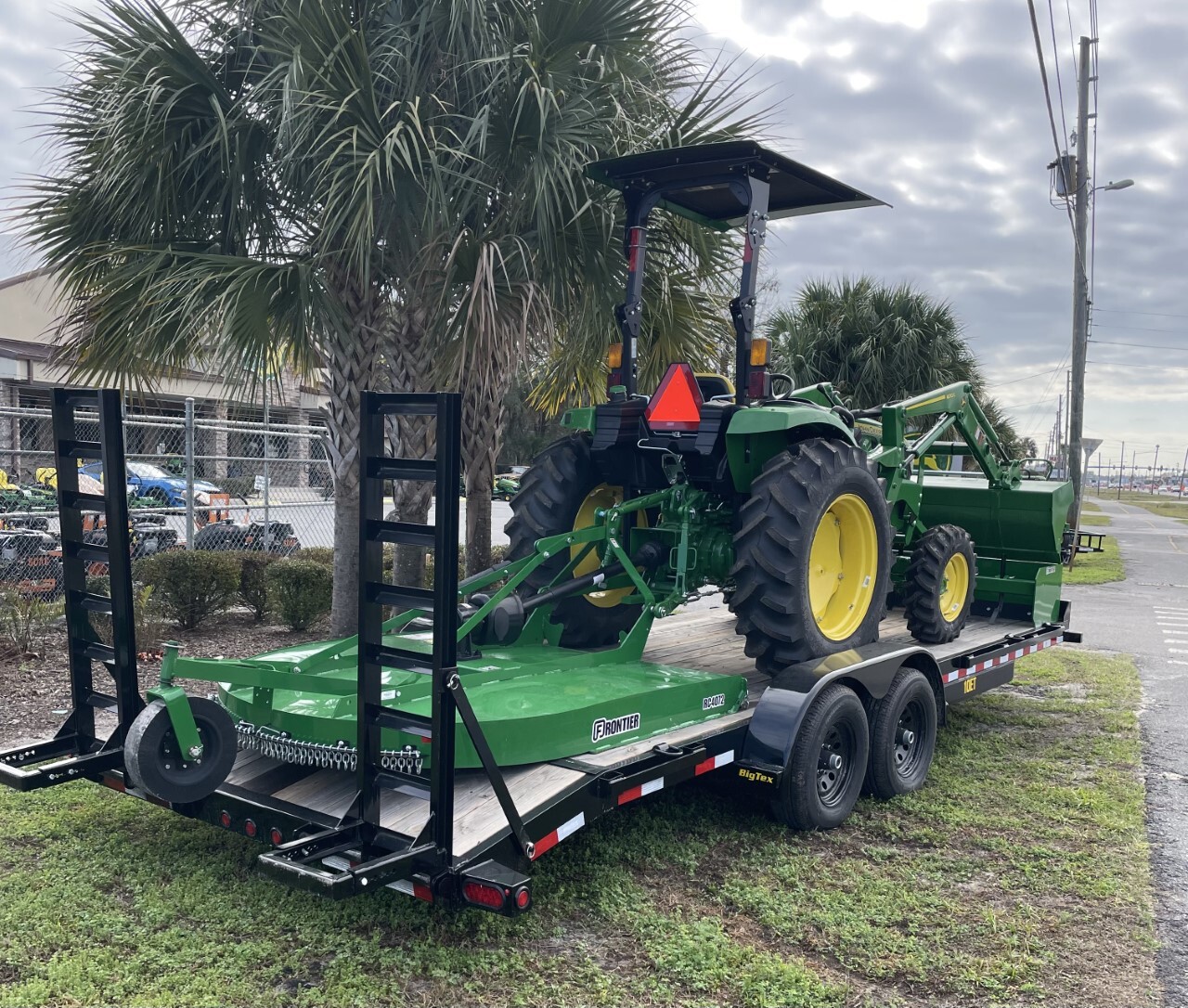 2023 John Deere 4044M Image 5