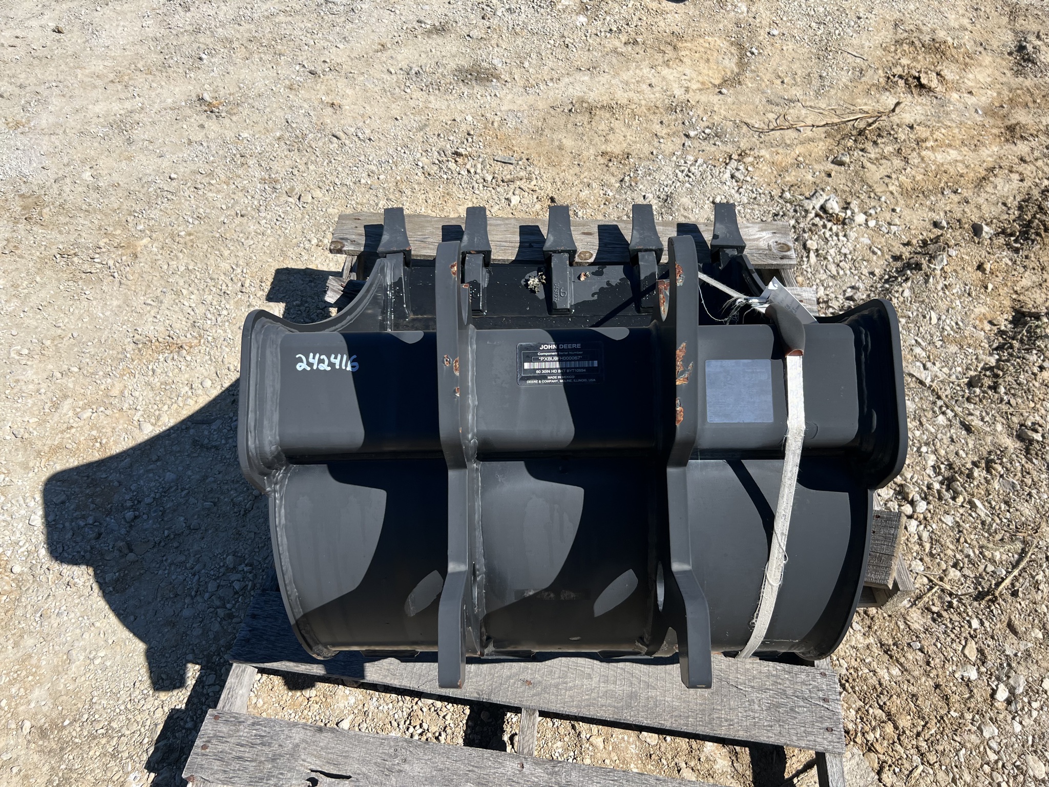  2019 John Deere 30" HD BKT BYT10994 at Heritage Tractor in Atchison, KS