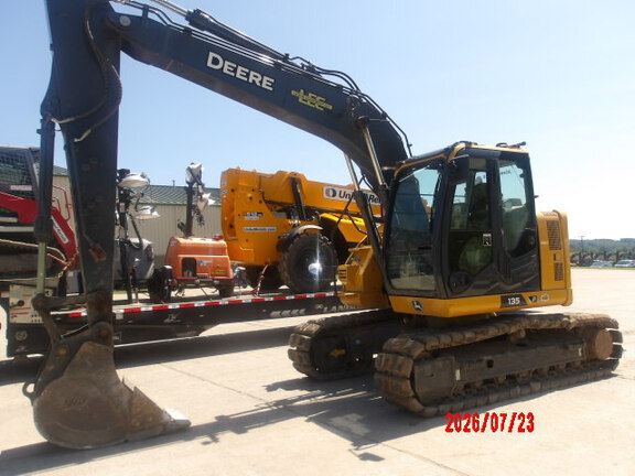 Photo of a 2023 John Deere 135P