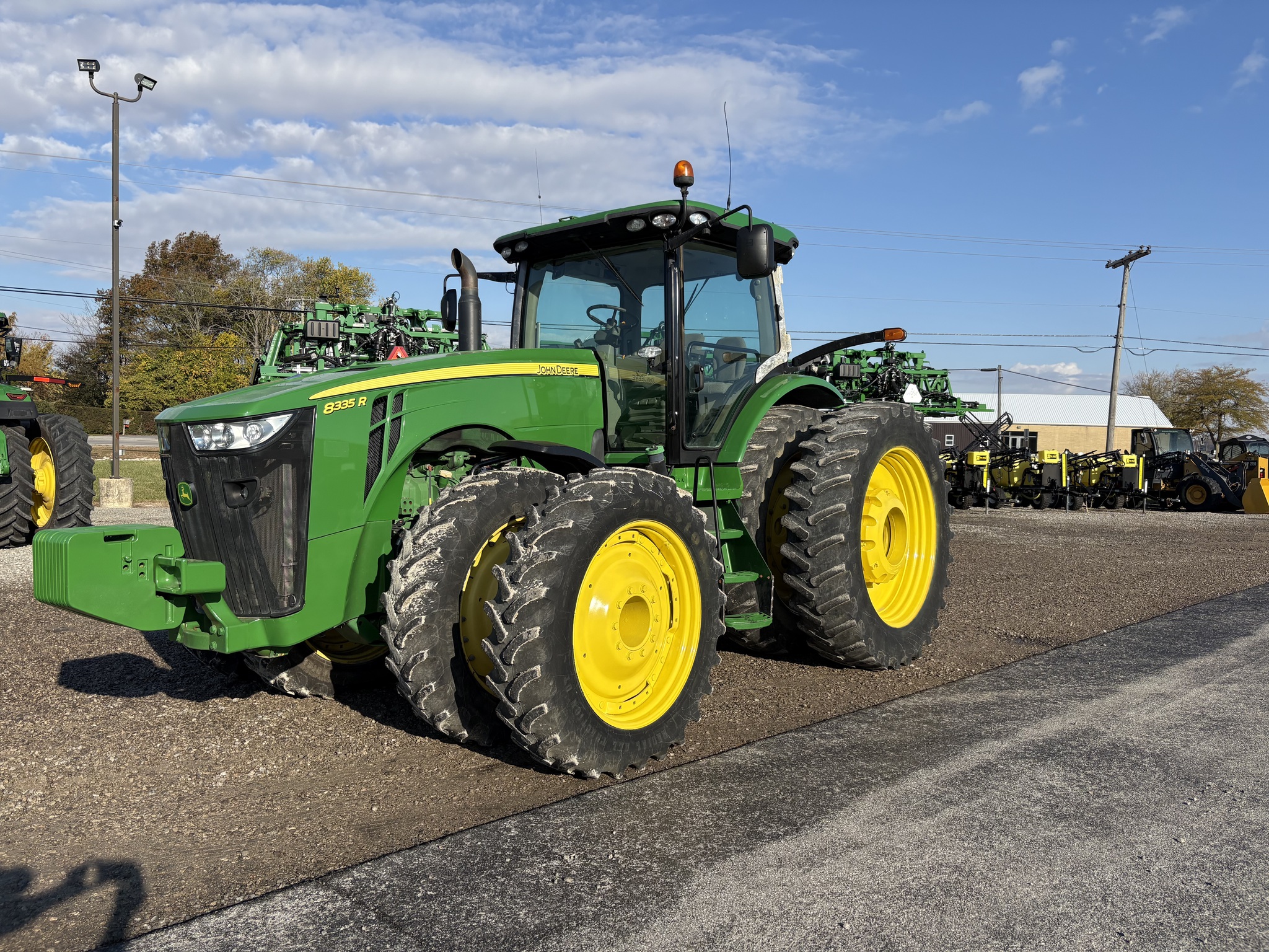 2013 John Deere 8335R Image 2