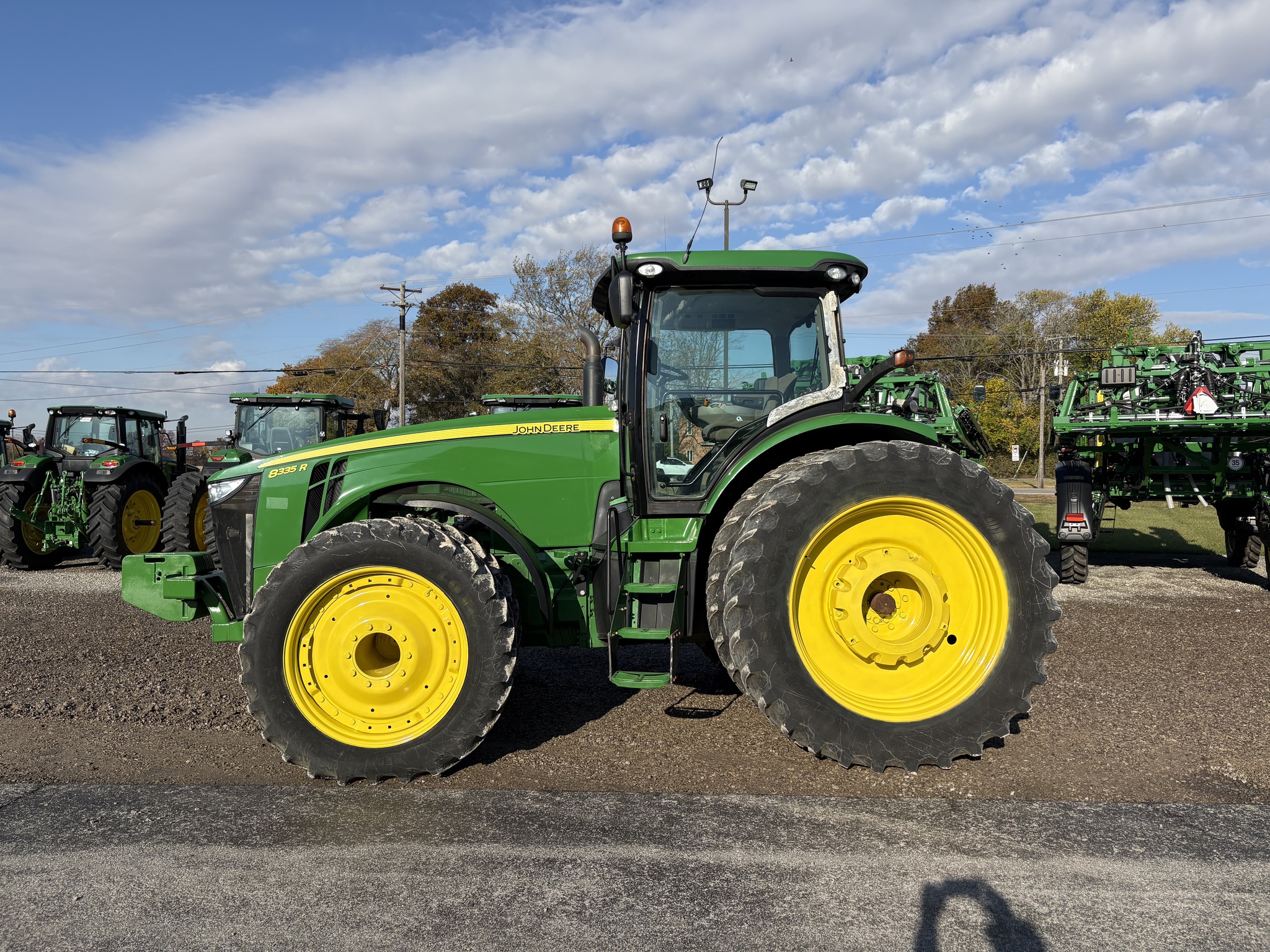 2013 John Deere 8335R Image 1