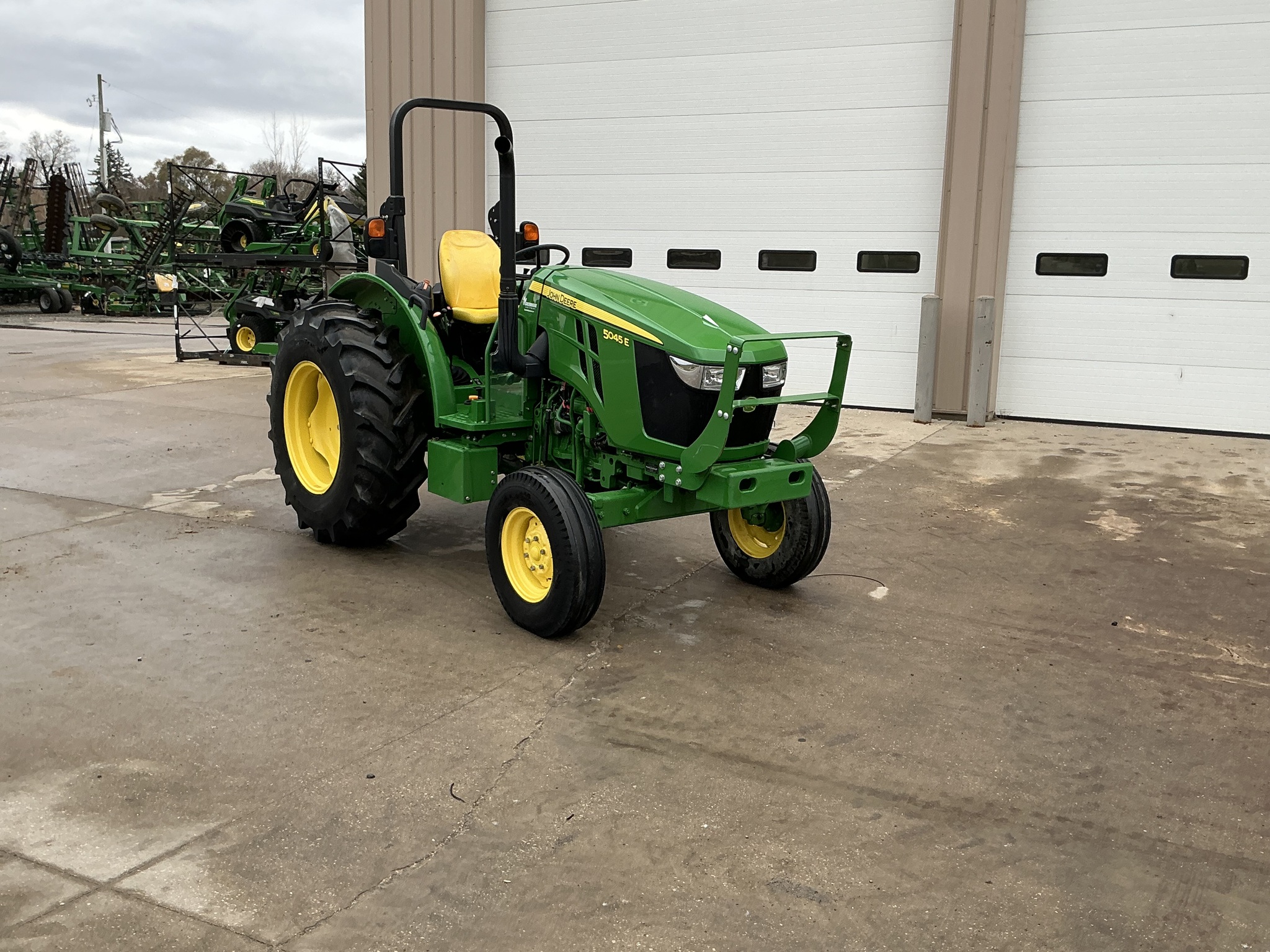 2022 John Deere 5045E Image 1