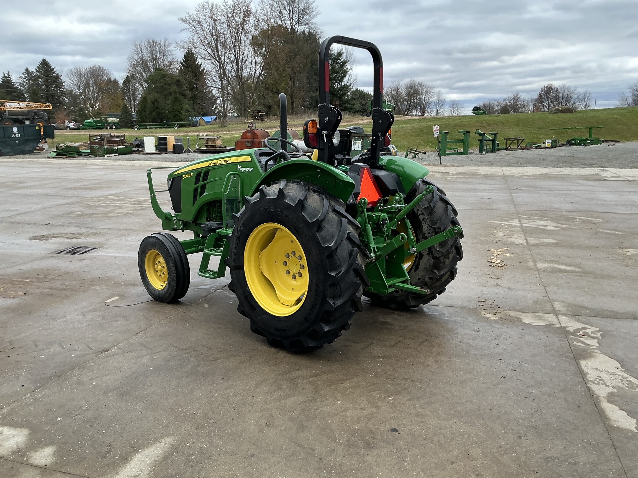 2022 John Deere 5045E Image 5