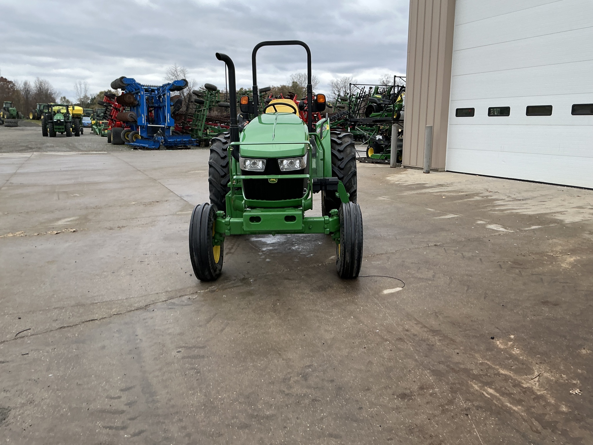 2022 John Deere 5045E Image 8