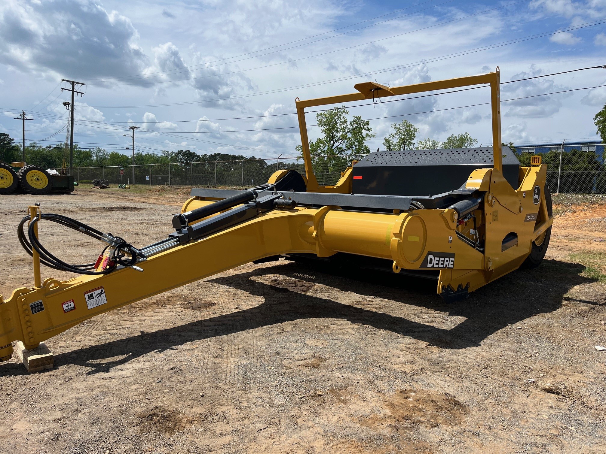 2025 John Deere 2412D E Image 6