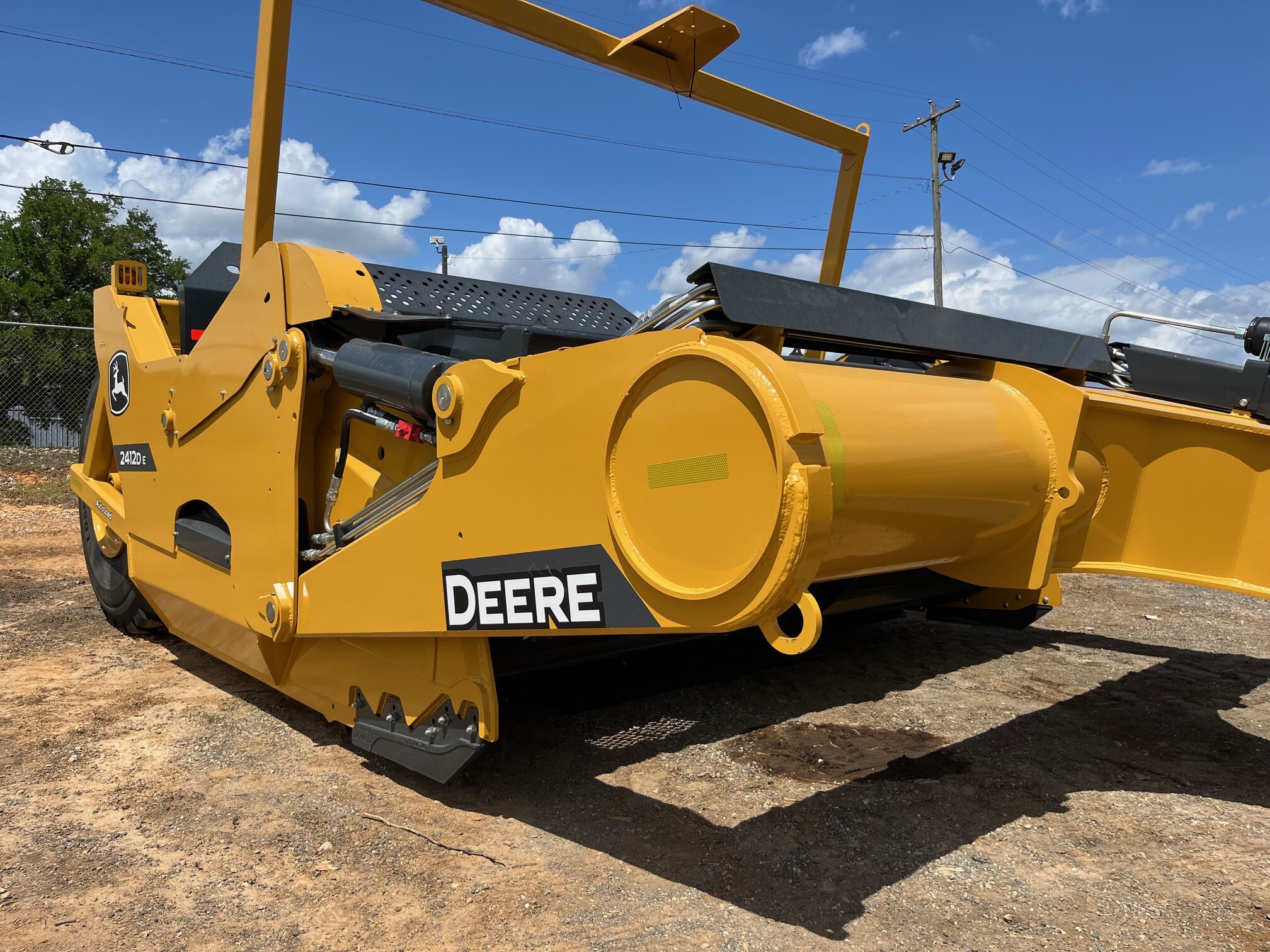 2025 John Deere 2412D E Image 2