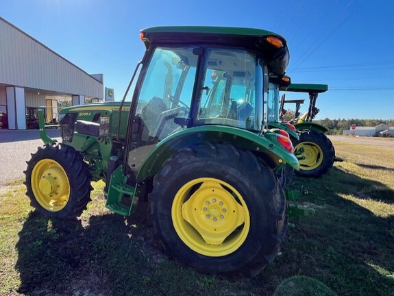 2022 John Deere 5065E Photo 3