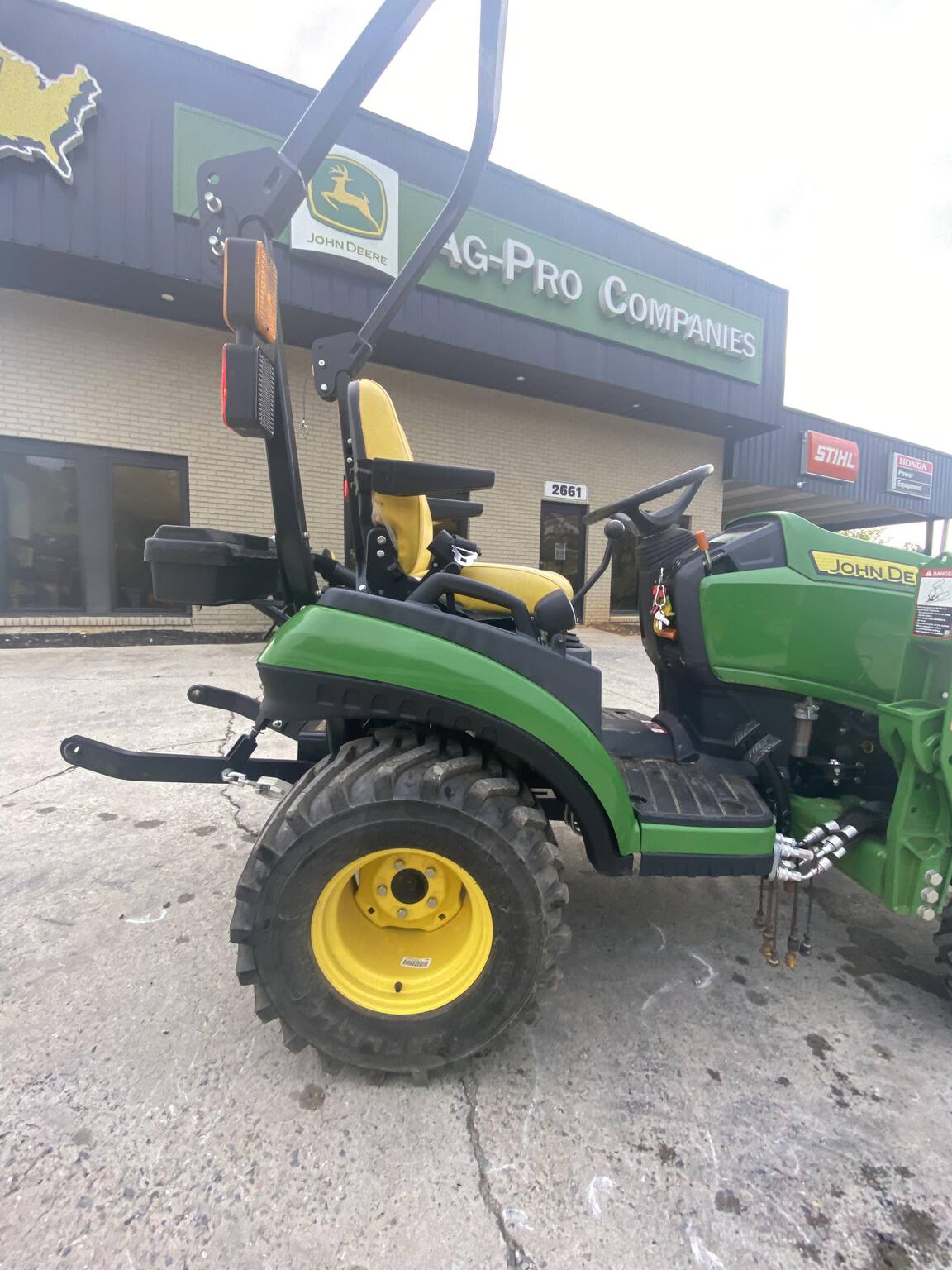 2021 John Deere 1025R Image 3